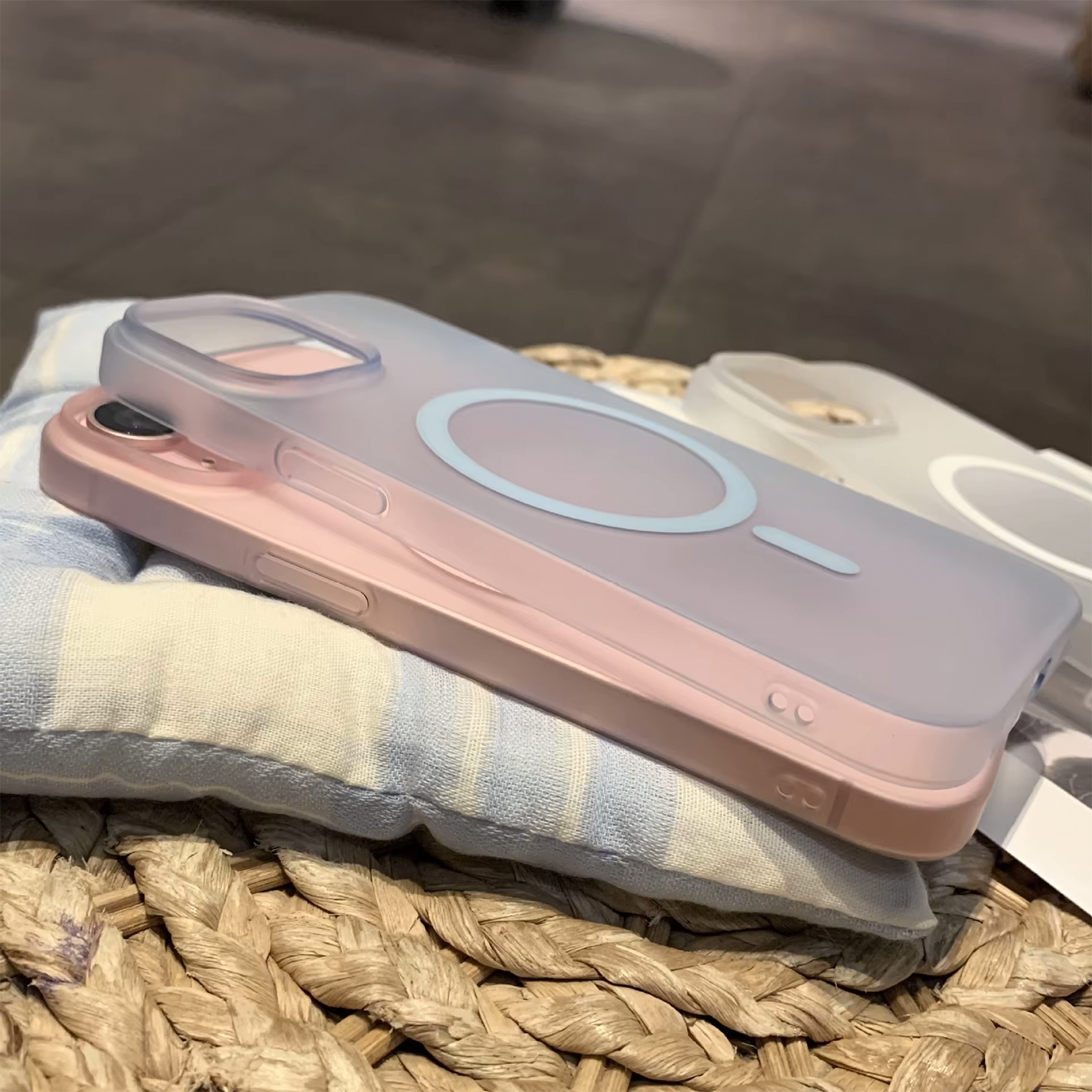 iPhone 15 Super Slim Wireless Charging Case